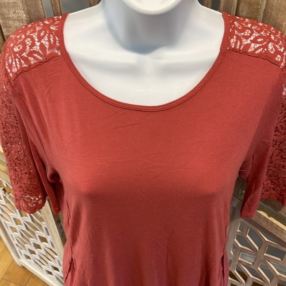 Hi-Low Tunic Length Top - Picture 2 of 11